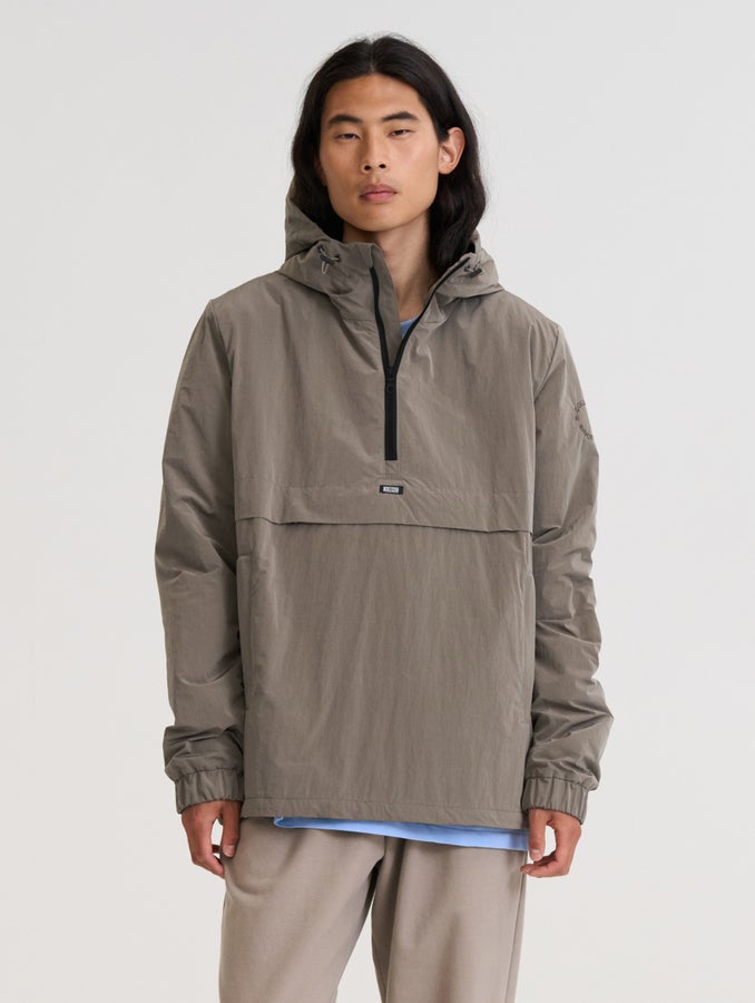 Yoonsik (180cm) wears size  L.