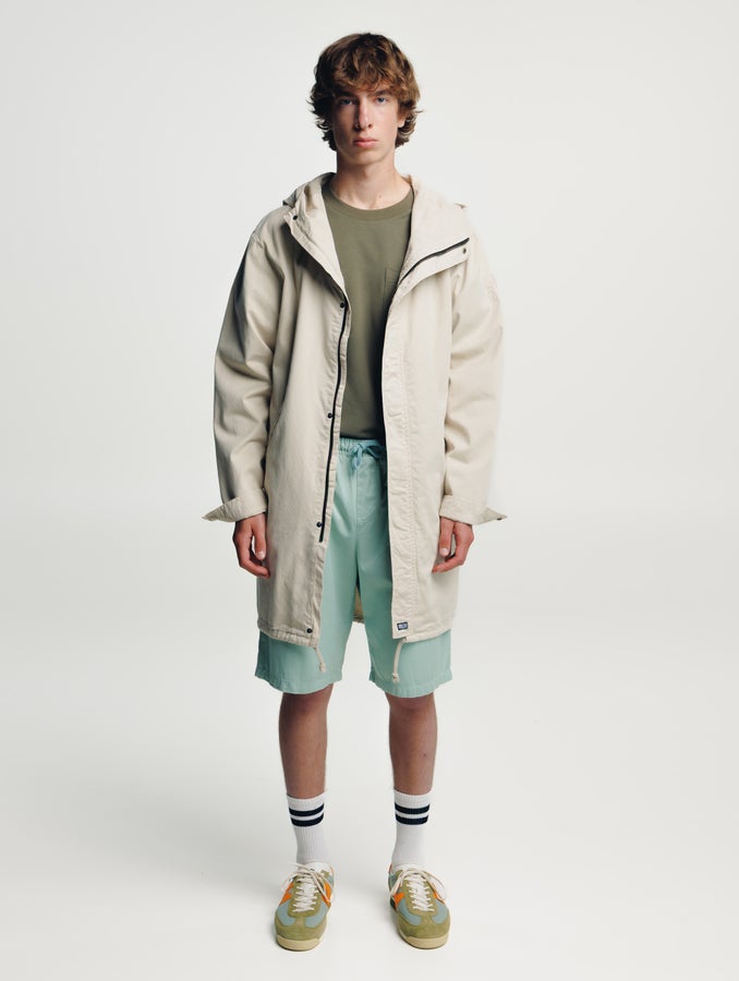 Vado (186 cm) wears size L. Maxi Anorak, birch