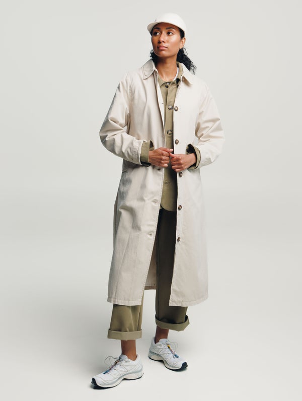 Tuulikki Trench Coat, sandy beach