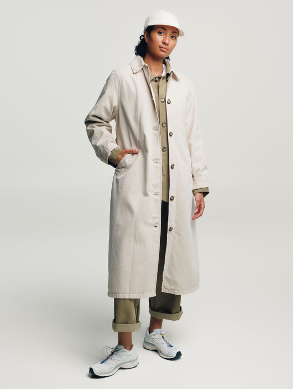 Tuulikki Trench Coat, sandy beach