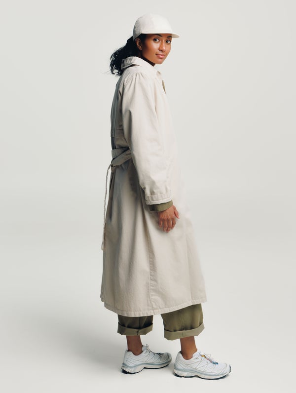Tuulikki Trench Coat, sandy beach