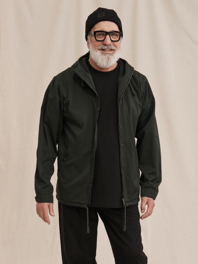 Mega (188cm) wears size XL.