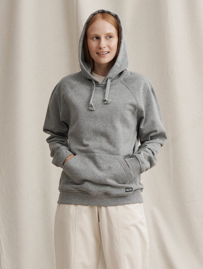 Laura (173cm) wears size S.