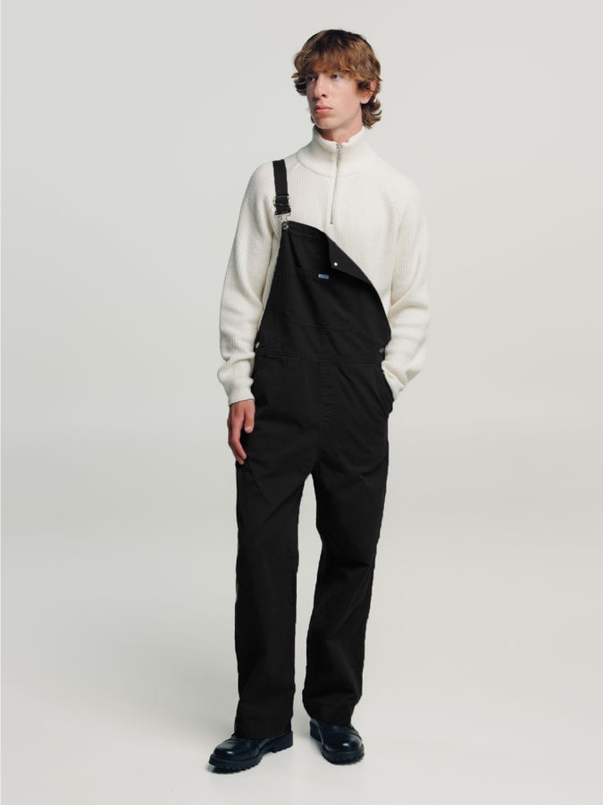 Vado (188cm) wears size L.