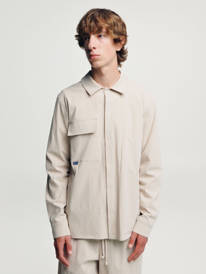 Vado (186 cm) wears size L.